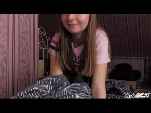 ❤️ Bidh Blondie a’ tarraing a BFF gu domhainn agus a’ faighinn cum na beul ❌ Pornografach leinn ❌❤